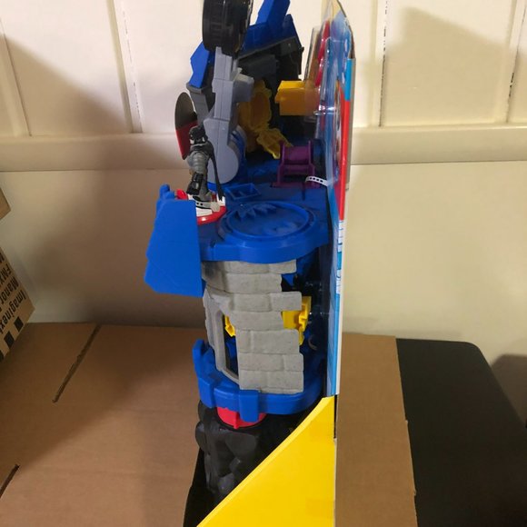 Imaginext DC Super Friends Batman Toy, Wayne Manor Batcave Playset with Batman - Picture 5 of 5